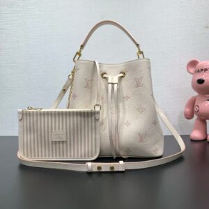 Louis Vuitton NéoNoé Medium Bucket Bag in Monogram Empreinte Leather