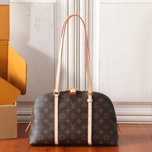 Louis Vuitton Squire Handbag in Monogram Canvas