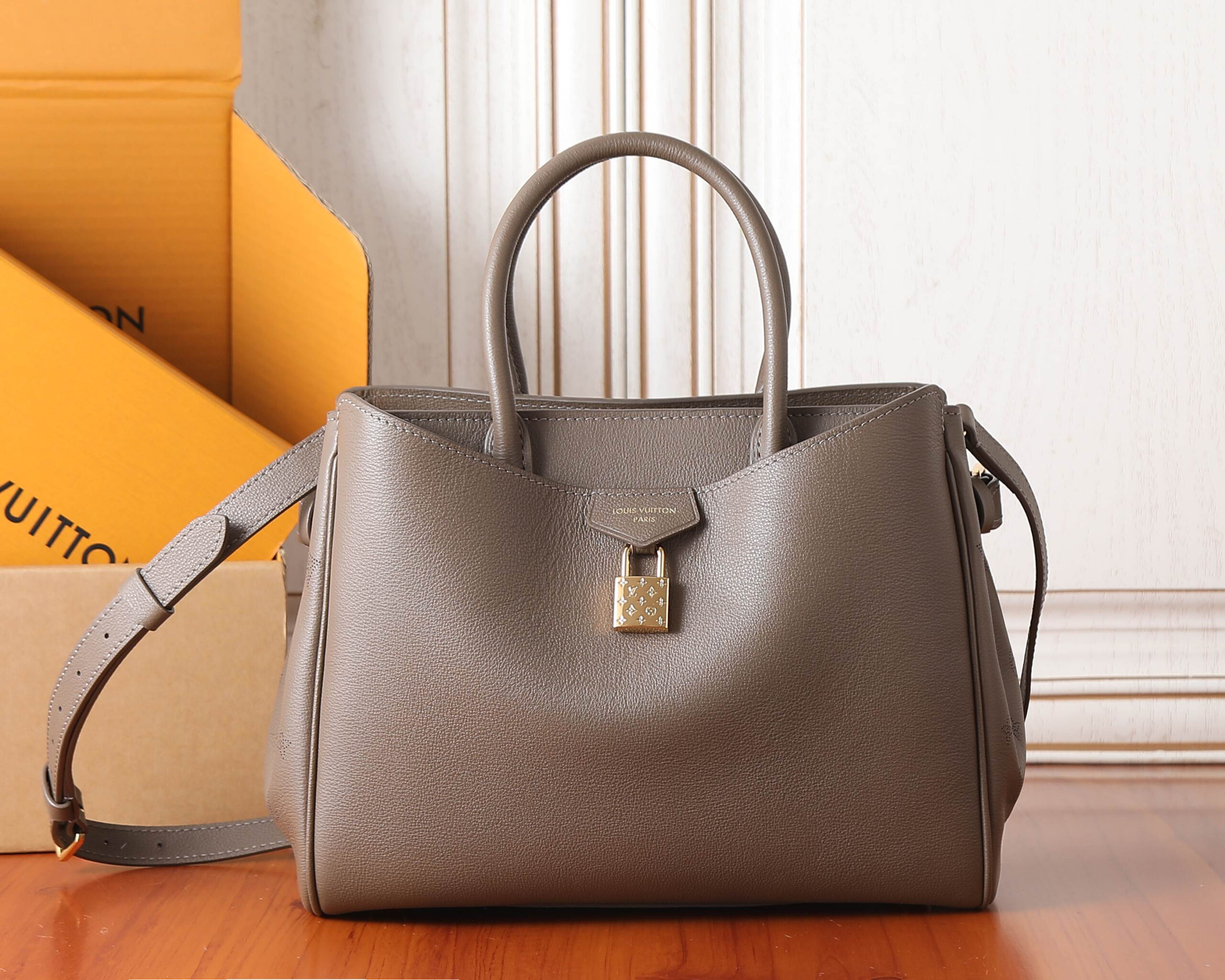 Vendôme PM Leather Handbag M27040