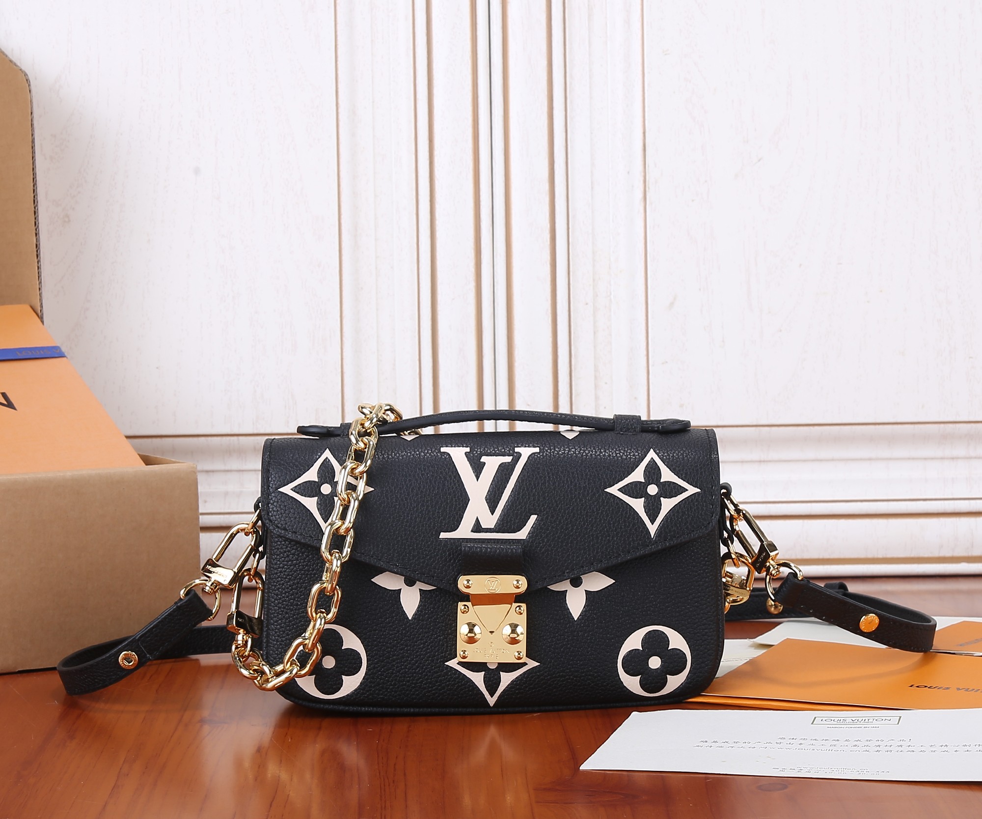 Pochette Métis East West Shoulder Bag