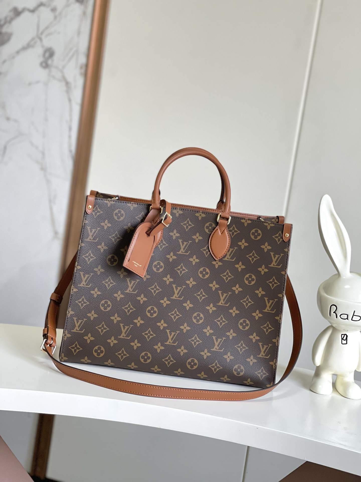 Louis Vuitton OnTheGo Organizer Tote Bag in Monogram Canvas
