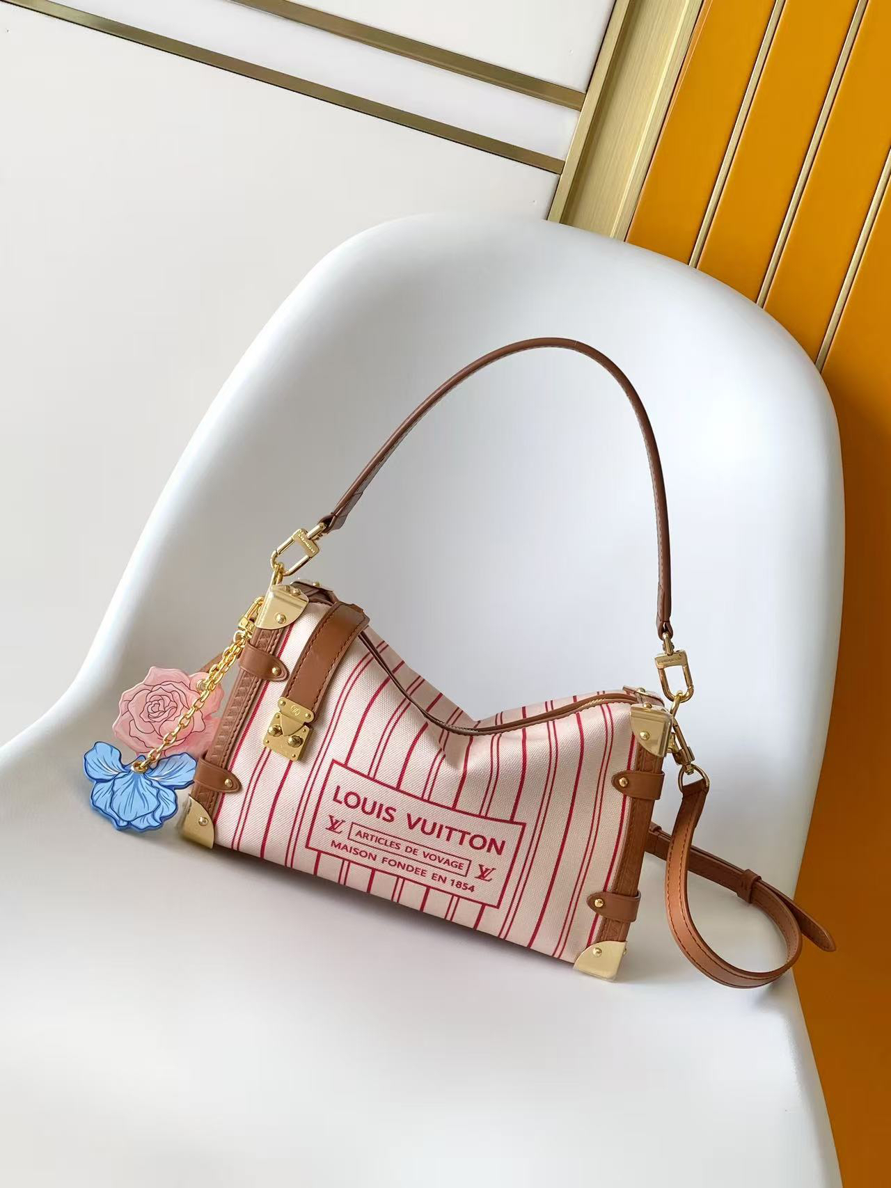 Flight Mode Side Trunk Medium Handbag