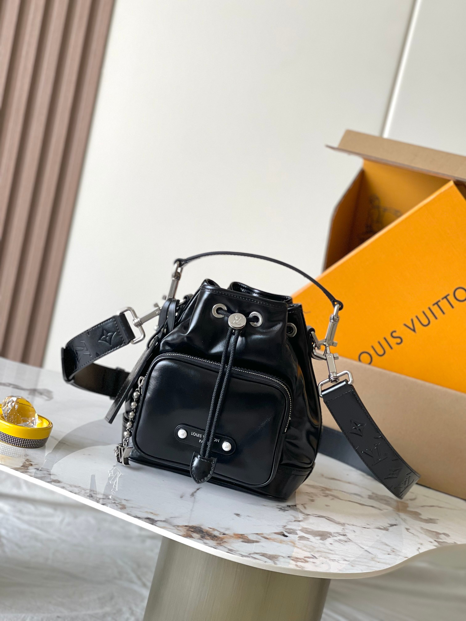 Noé Cargo Small Bucket Handbag