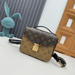 Louis Vuitton Pochette Métis Crossbody Bag M11941