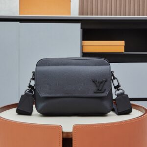 Fastline Messenger Bag M22482