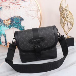 Louis Vuitton Saumur M45911 Shoulder Bag