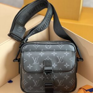 Louis Vuitton Getaway Messenger Bag M12518