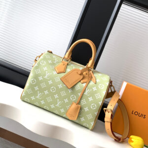 Speedy P9 Bandoulière 30 Handbag in Grass Green