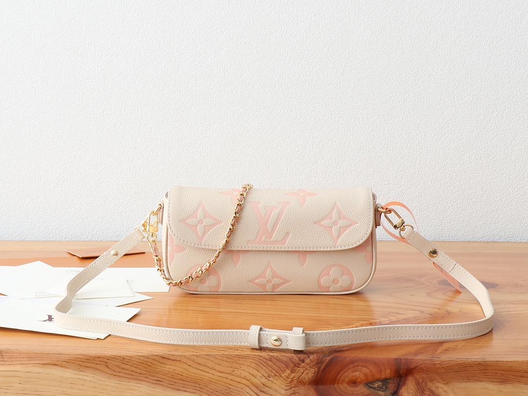 Wallet on Chain Ivy Shoulder Bag