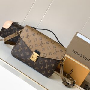Louis Vuitton Pochette Metis Monogram Shoulder Bag