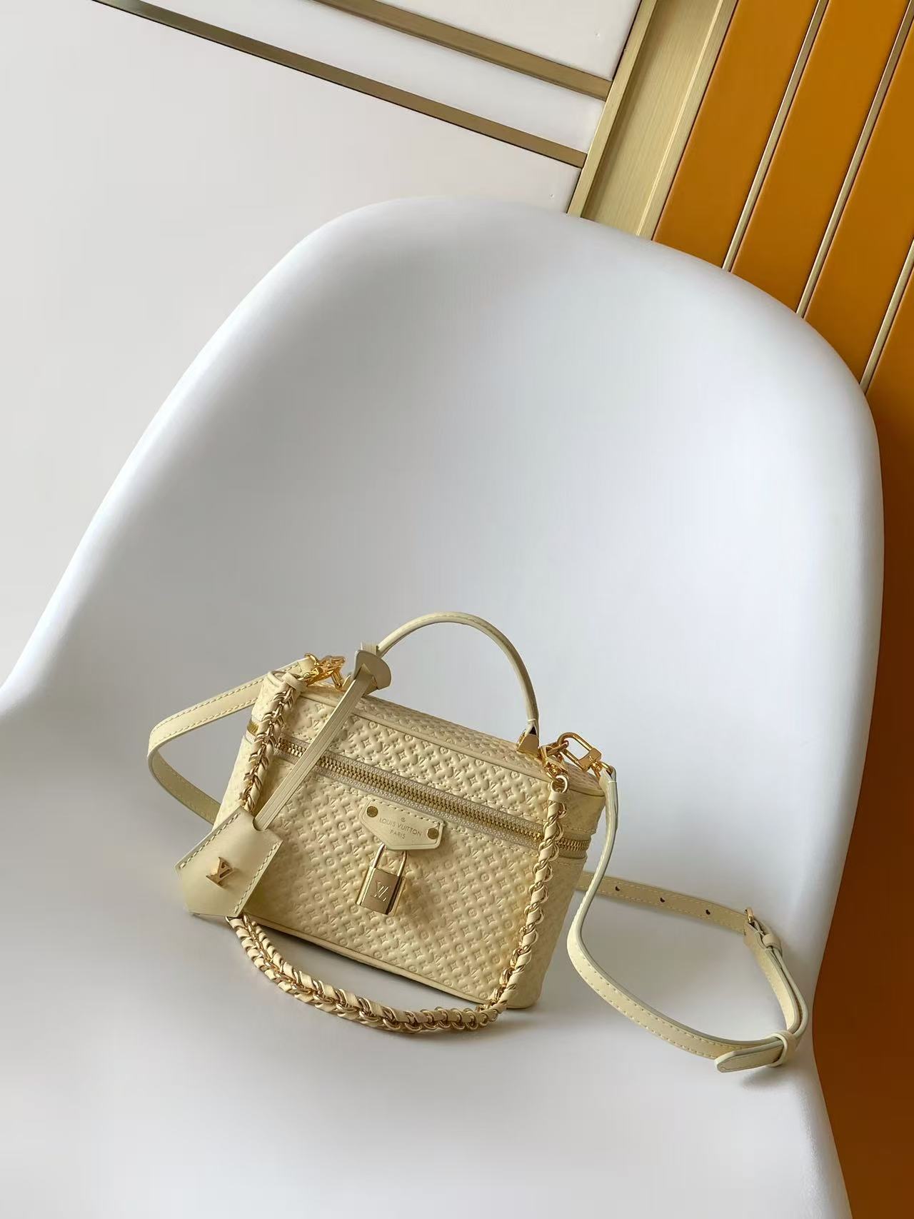 Louis Vuitton Vanity Chain Pouch M29051 / M29344