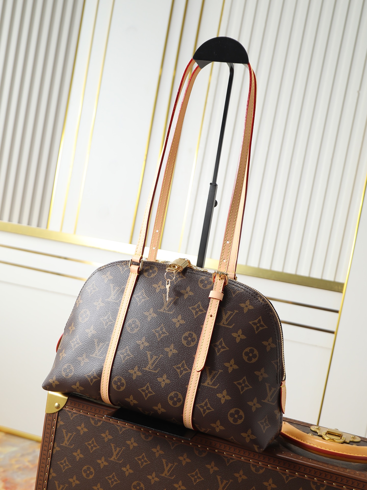 Squire Monogram Canvas Handbag M28951