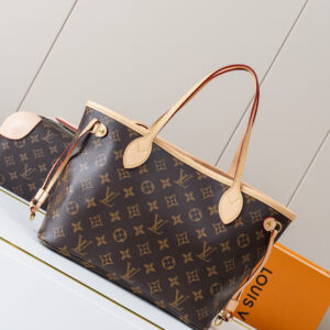Louis Vuitton Neverfull Small Monogram Tote Bag M41000
