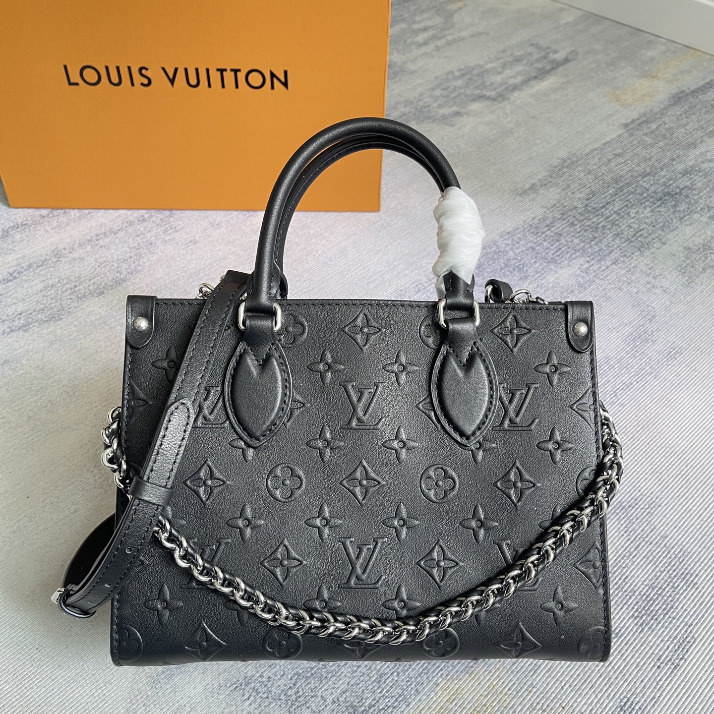 Louis Vuitton OnTheGo PM Monogram Bold Handbag M14576