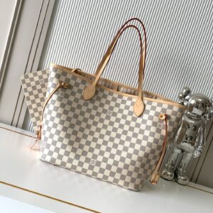 Louis Vuitton Neverfull Medium Monogram Tote Bag