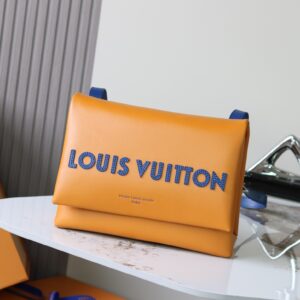 Louis Vuitton M12988 Medium Handbag