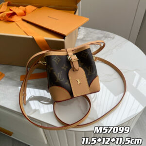 Louis Vuitton Noé Leather Bucket Bag