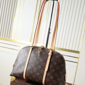 Louis Vuitton Squire Handbag M28951