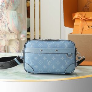 Louis Vuitton Alpha Messenger Bag M14073
