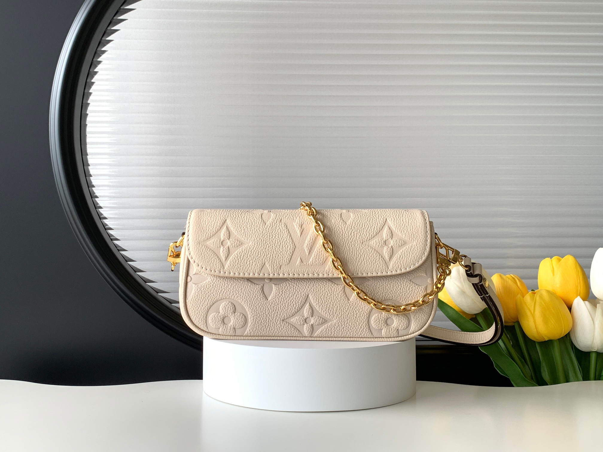 Louis Vuitton Wallet on Chain Ivy in Monogram Empreinte Leather