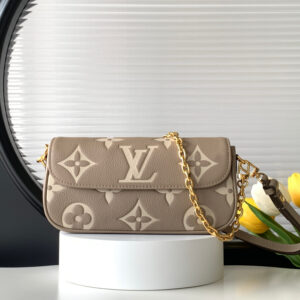 Louis Vuitton Wallet on Chain Ivy in Monogram Empreinte Leather