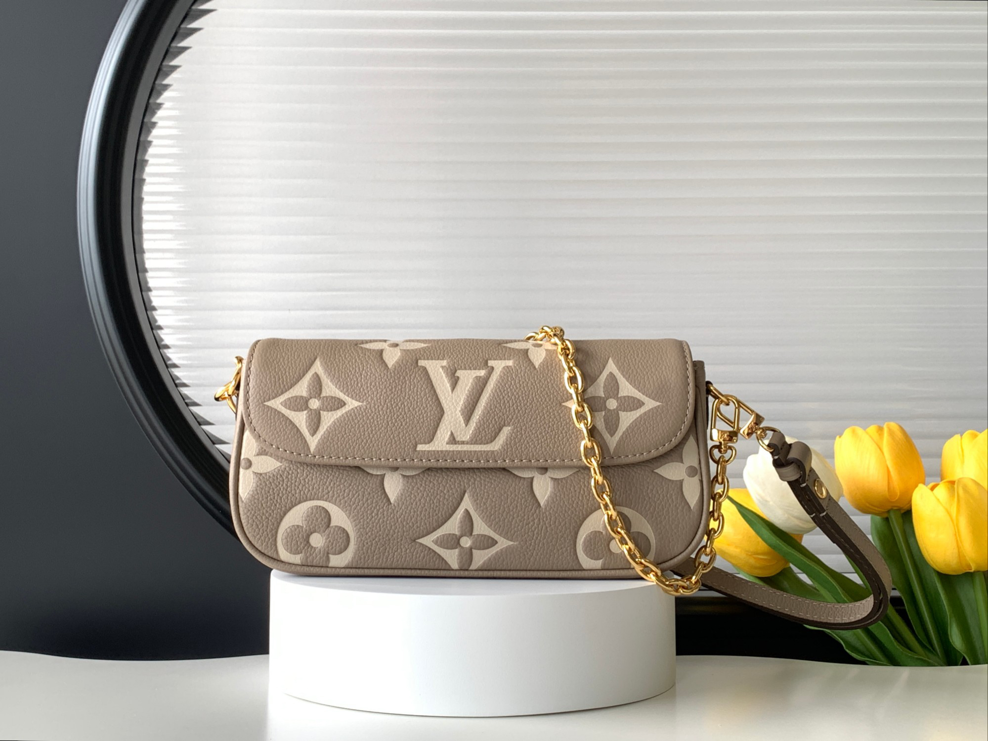 Louis Vuitton Wallet on Chain Ivy in Monogram Empreinte Leather