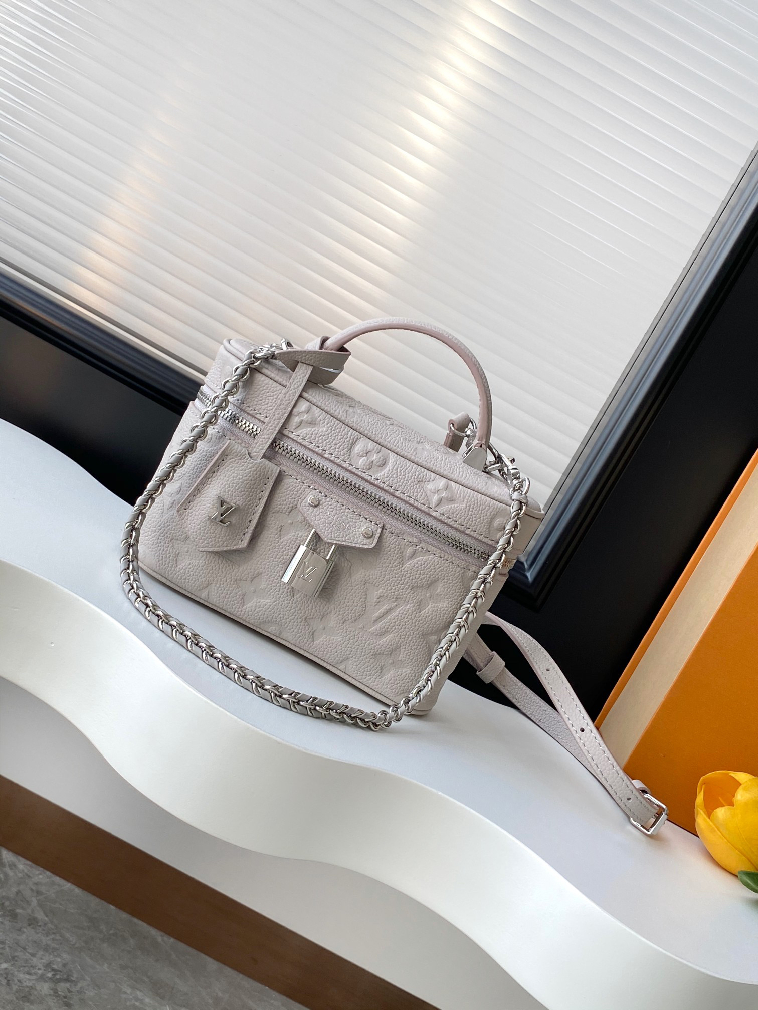 Louis Vuitton Vanity Chain Pouch M13593 in Taro Gray