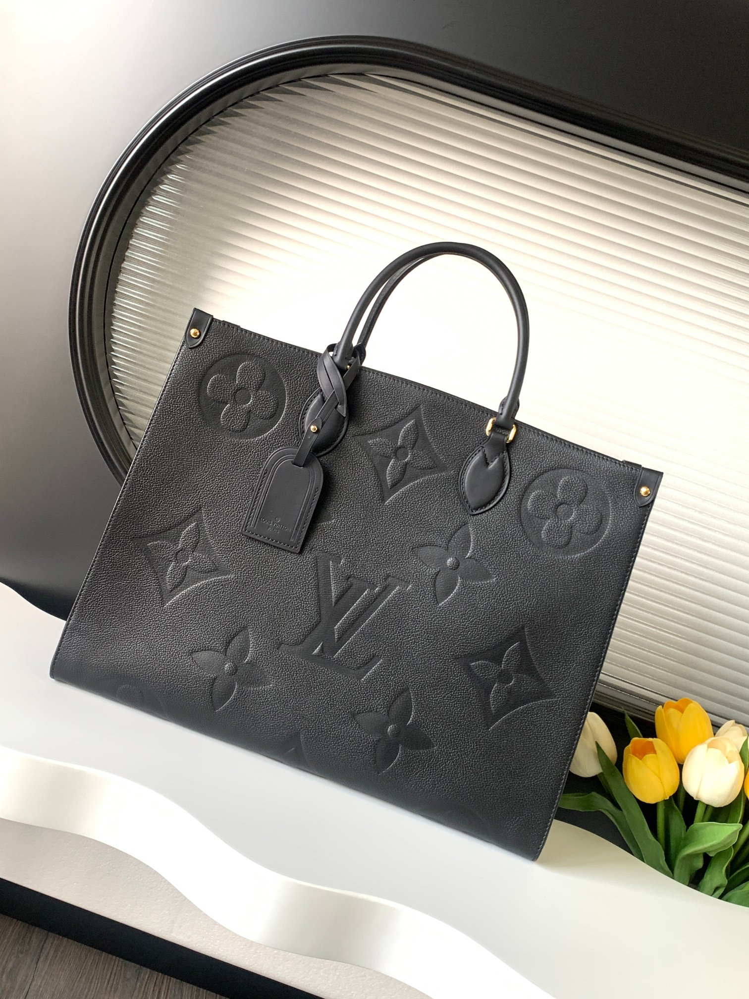Louis Vuitton Onthego Monogram Tote Bag M44921 / M44925