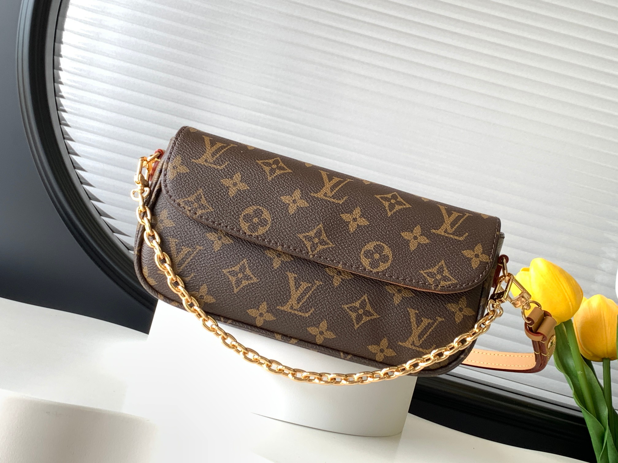 Louis Vuitton Wallet On Chain Ivy M81911