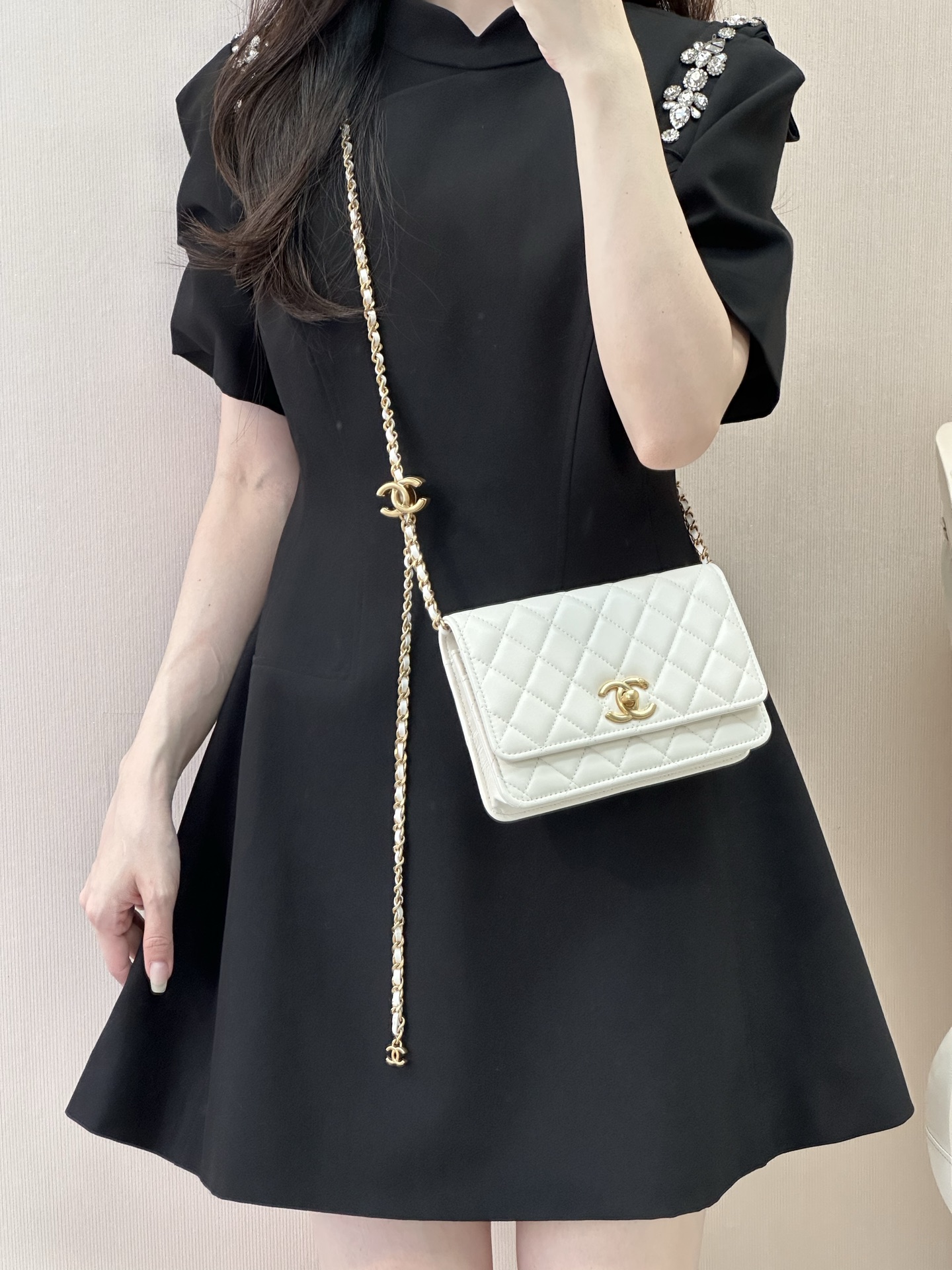 Women's Lambskin Crossbody Bag with Chain Strap