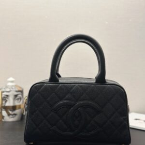 CHANEL 20996 Vintage Caviar Leather Bowling Bag