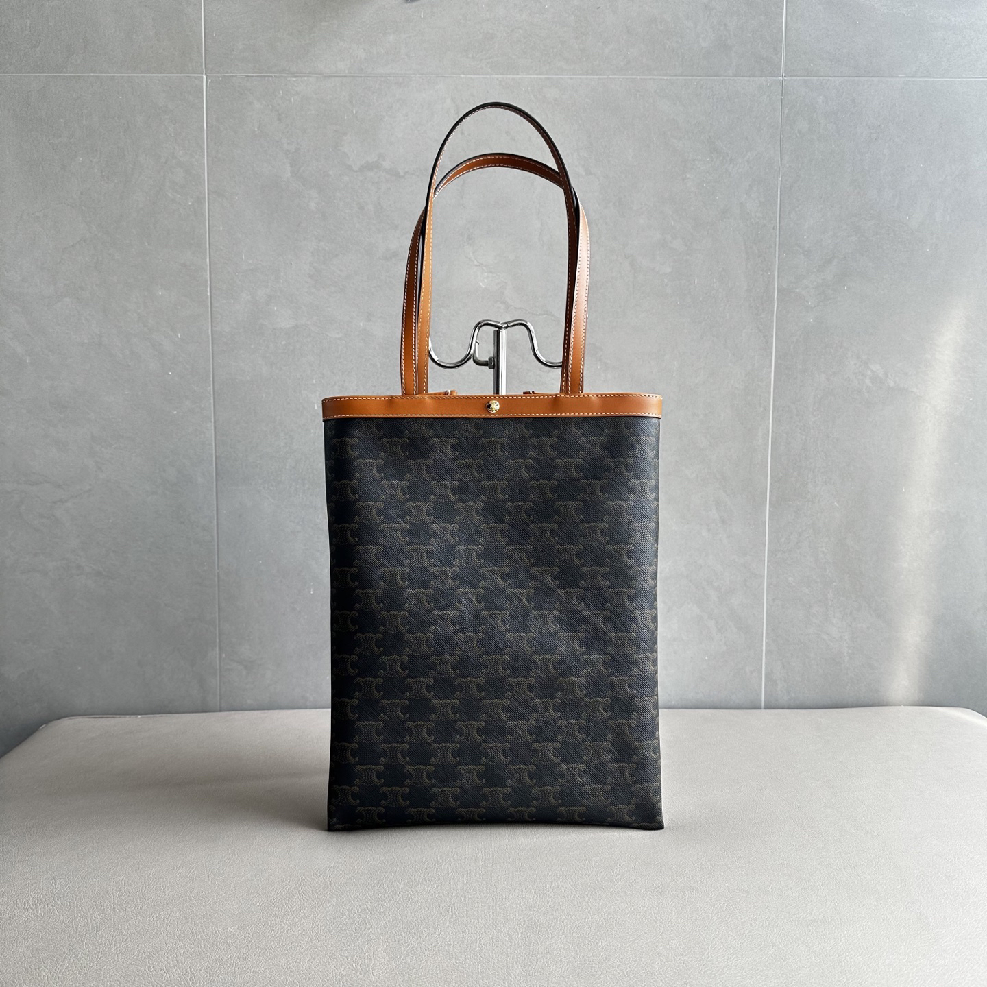 FLAT SHOER Logo-Print Leather Tote Bag