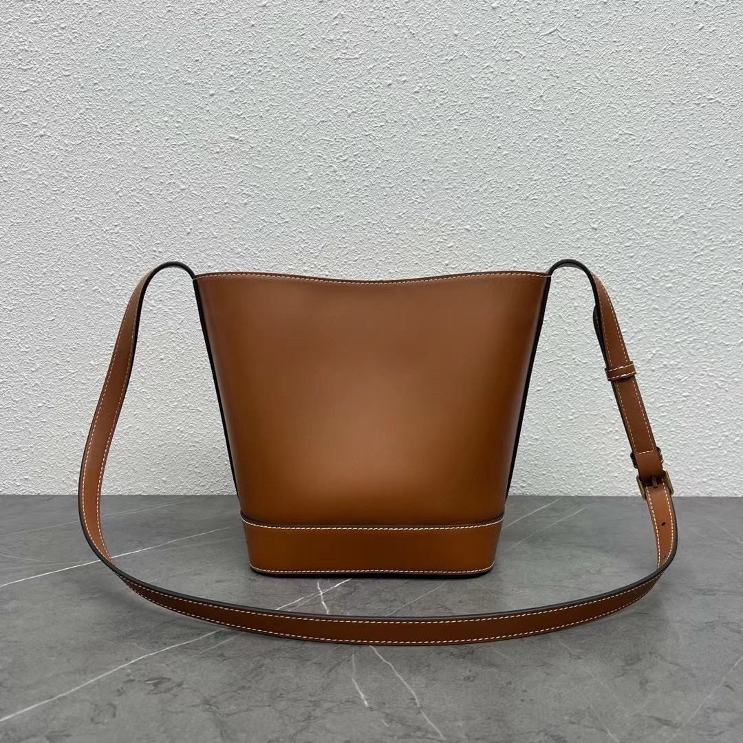 CELINE 2022 Spring/Summer CUIR Leather Bucket Bag - Image 2