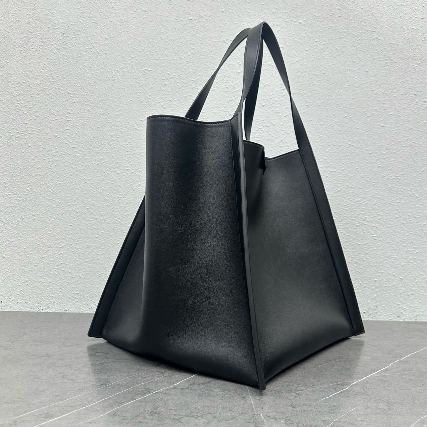 CE CUBE Medium Leather Tote Bag - Image 2