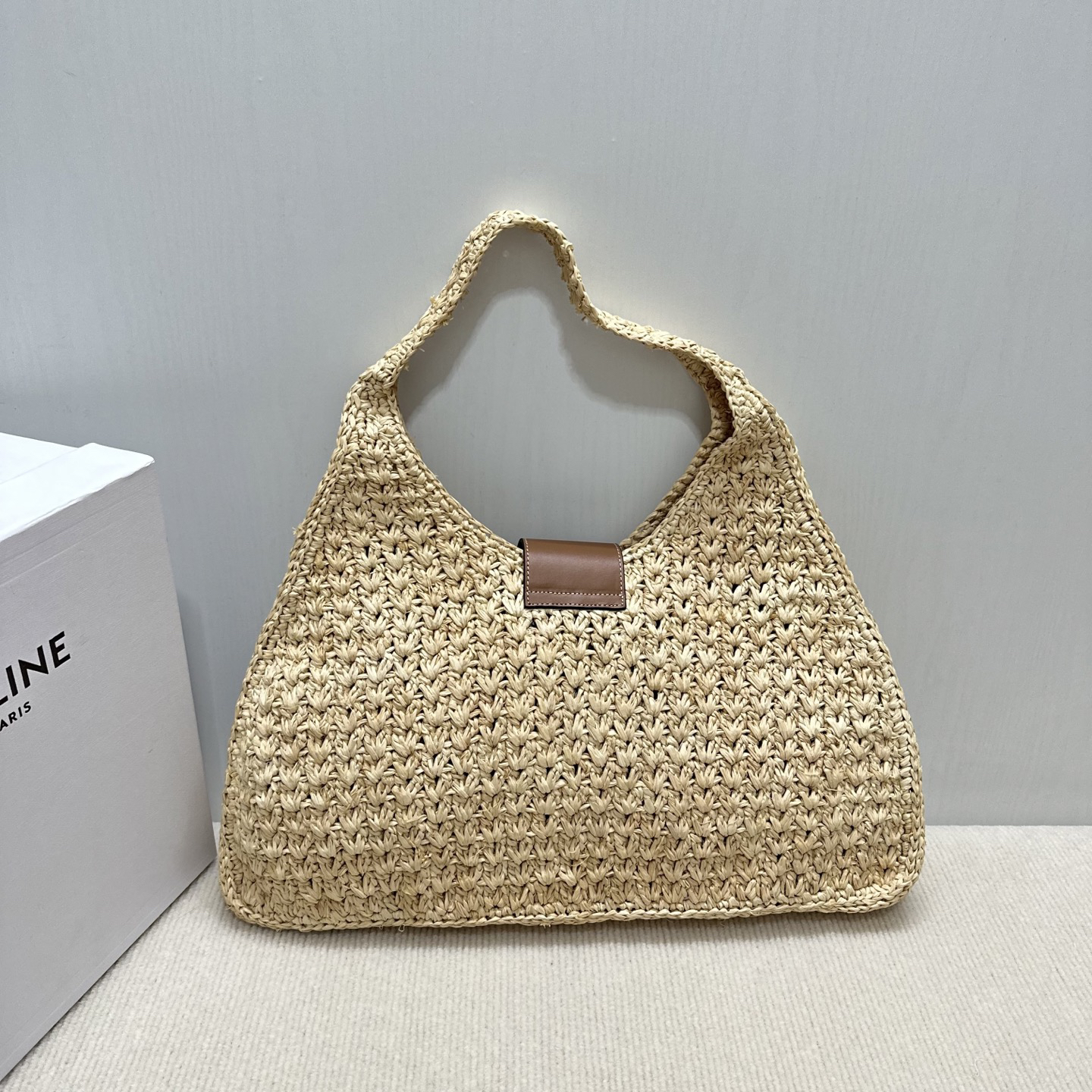 Cabas Triangle Woven Straw Shoulder Bag - Image 2