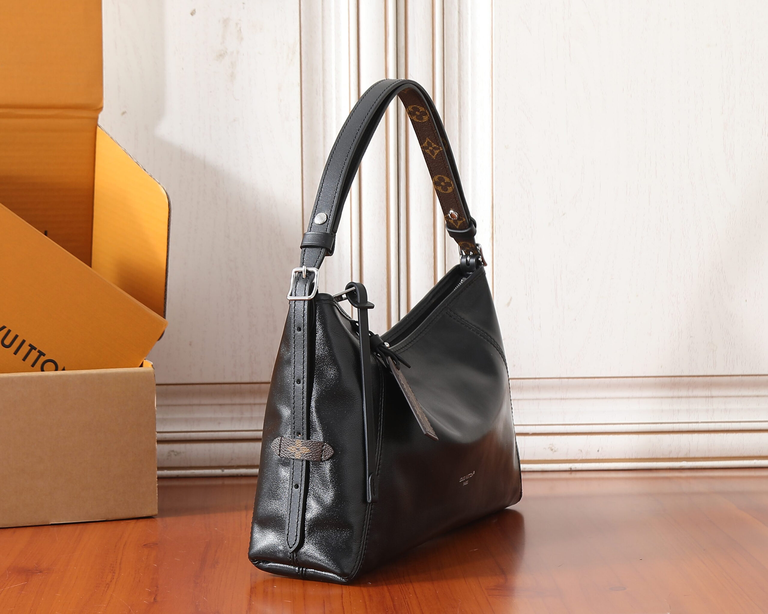 Louis Vuitton LV Vibe Carryall East West Handbag M28160 - Image 2