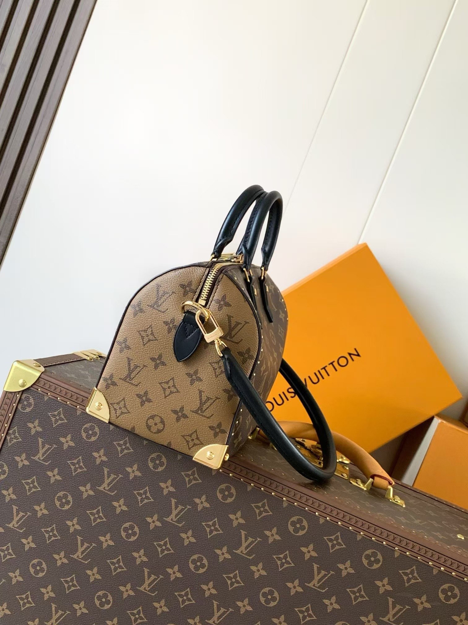 Louis Vuitton Speedy 25 Monogram Handbag - Image 2