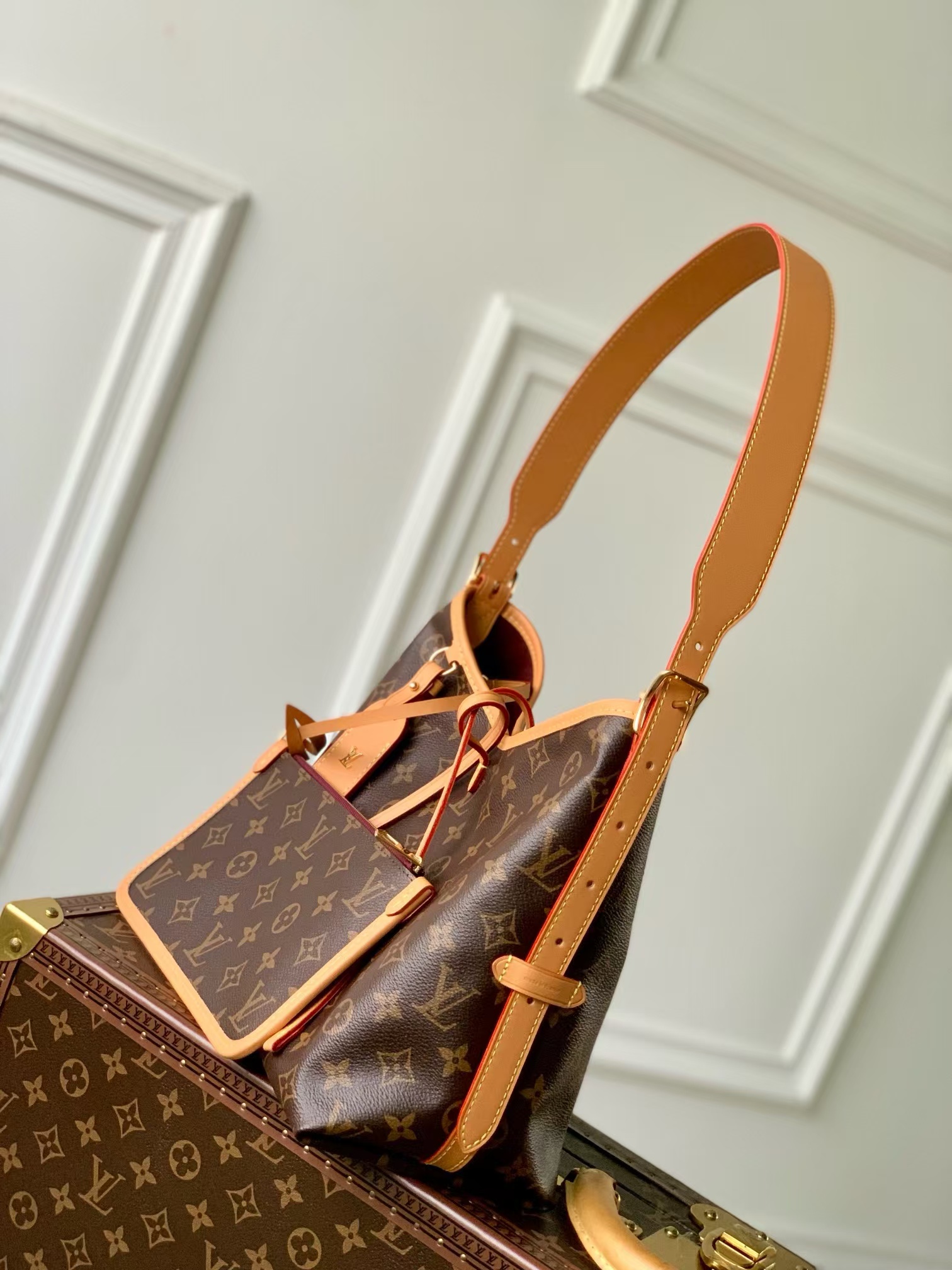 Louis Vuitton CarryAll Small Handbag in Monogram Canvas - Image 2
