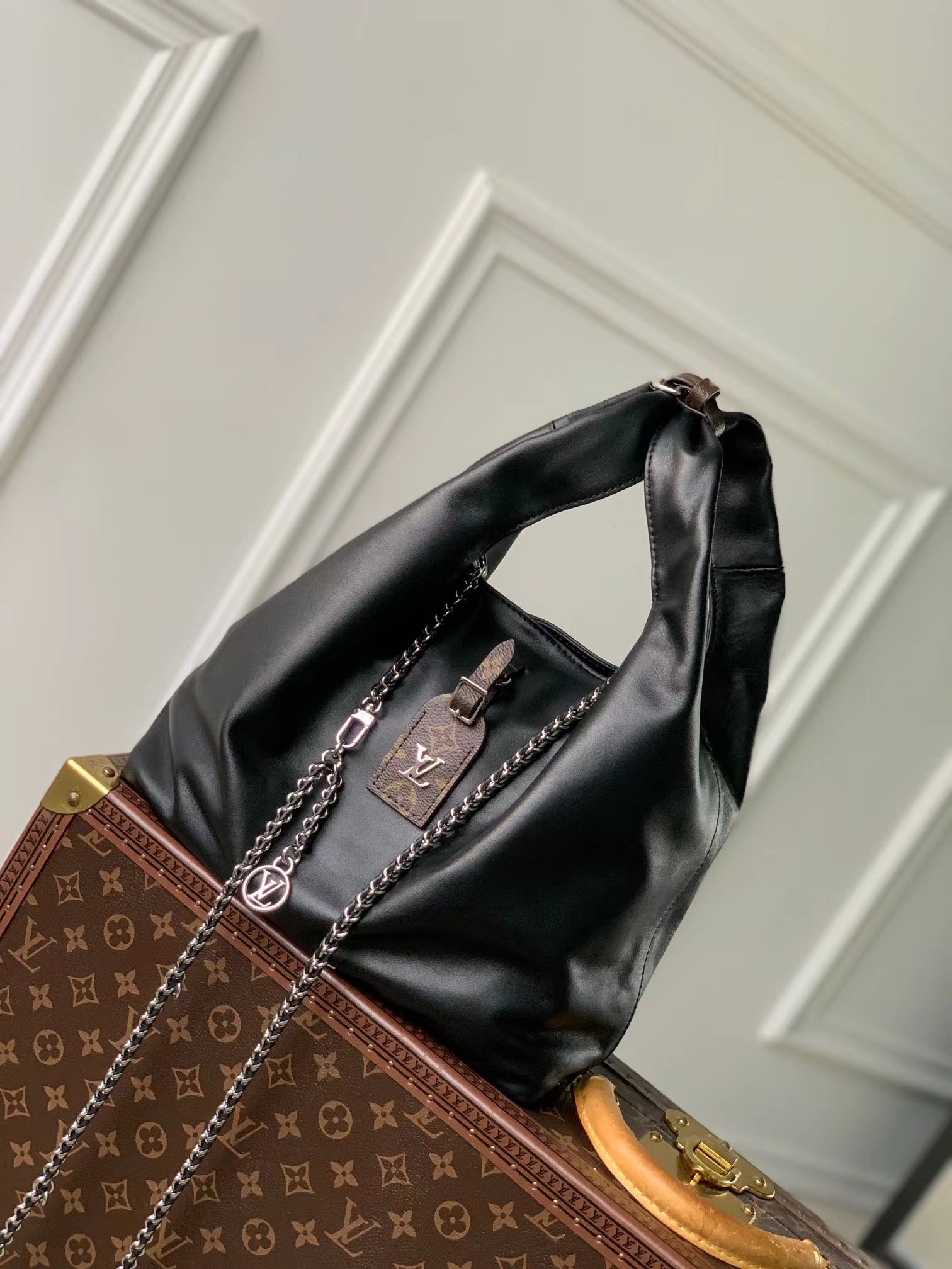 Louis Vuitton Atlantis Medium Handbag M11266 - Image 2