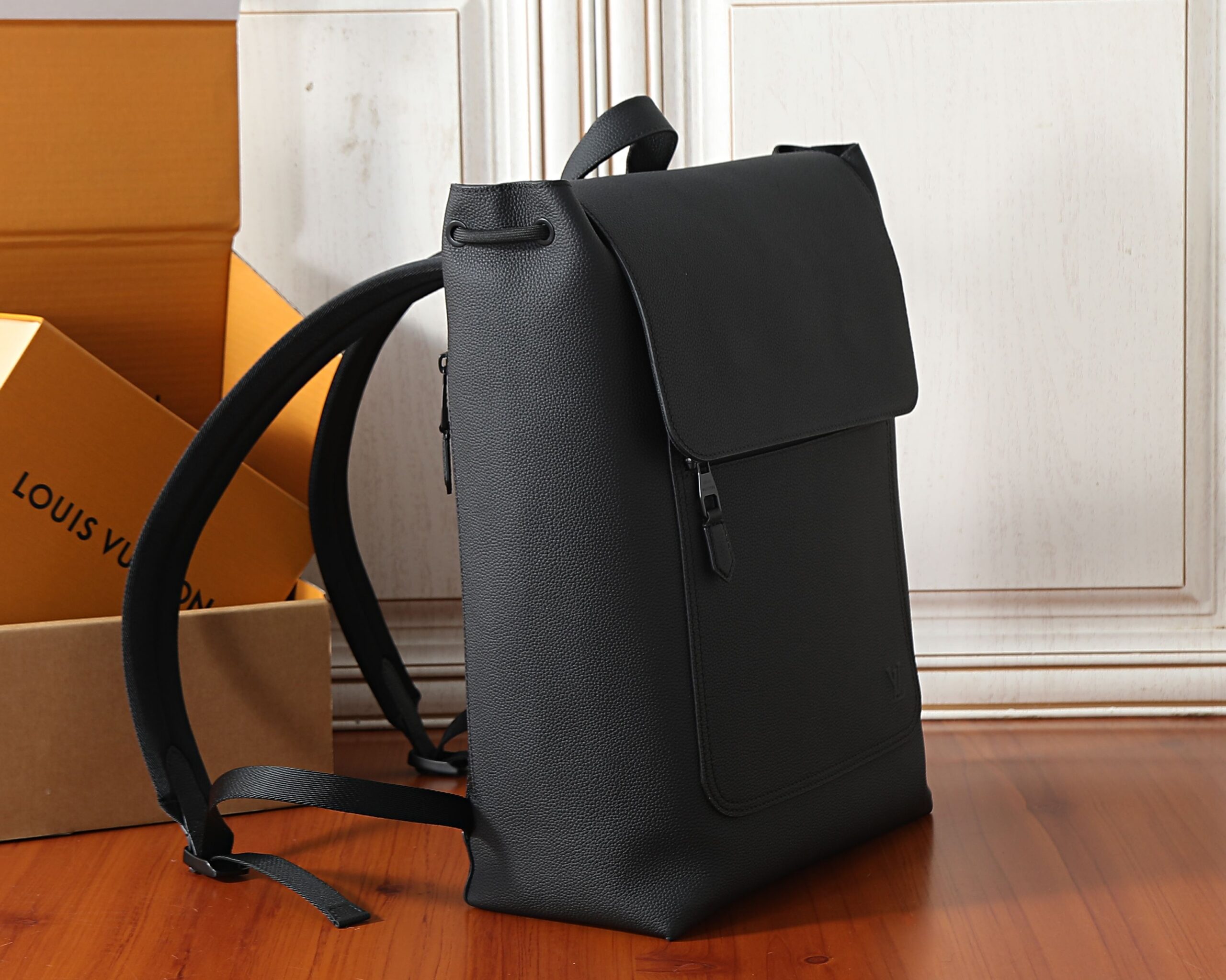 Waxed Cowhide Leather Shoulder Bag for 16-Inch Laptop - Image 2