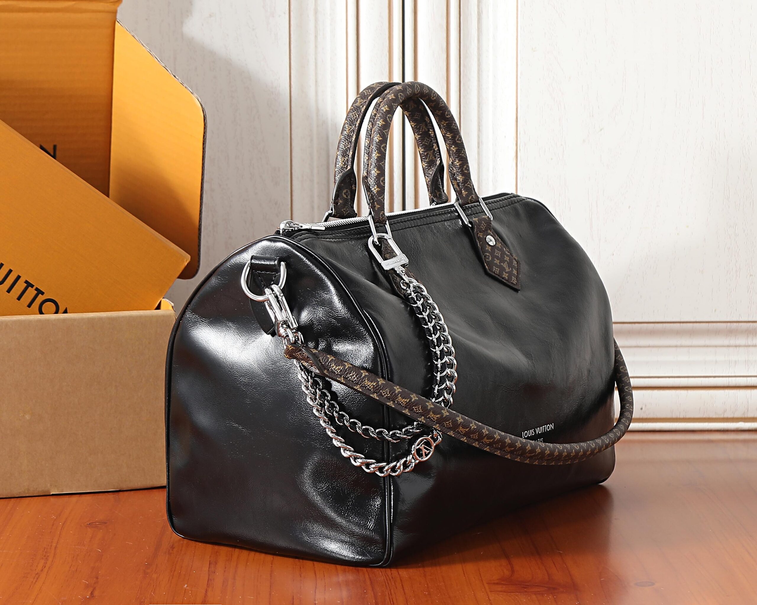 Louis Vuitton Speedy Soft 30 Handbag - Image 2