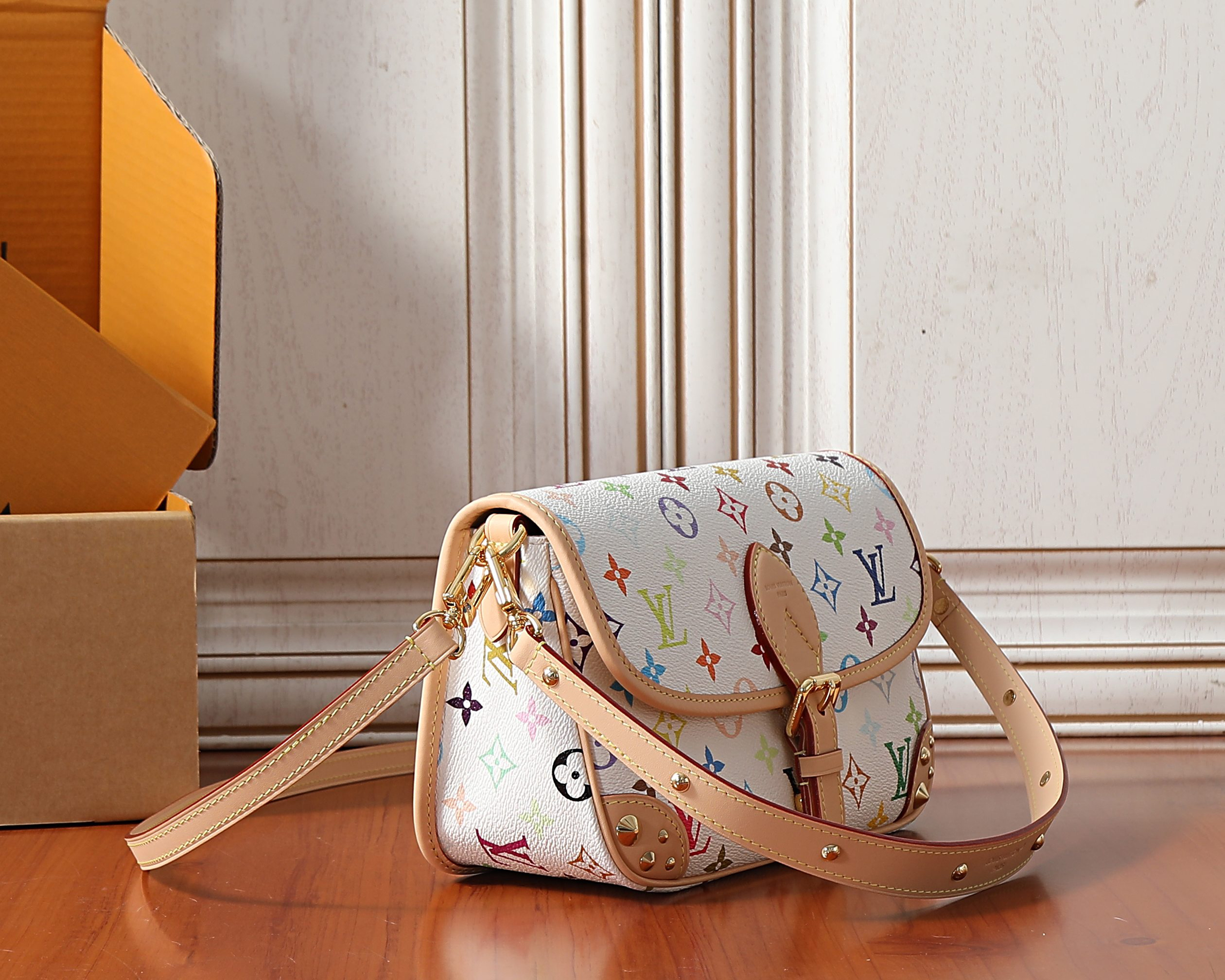 Louis Vuitton Diane Small Shoulder Bag in Monogram Canvas, Model M27866 - Image 2