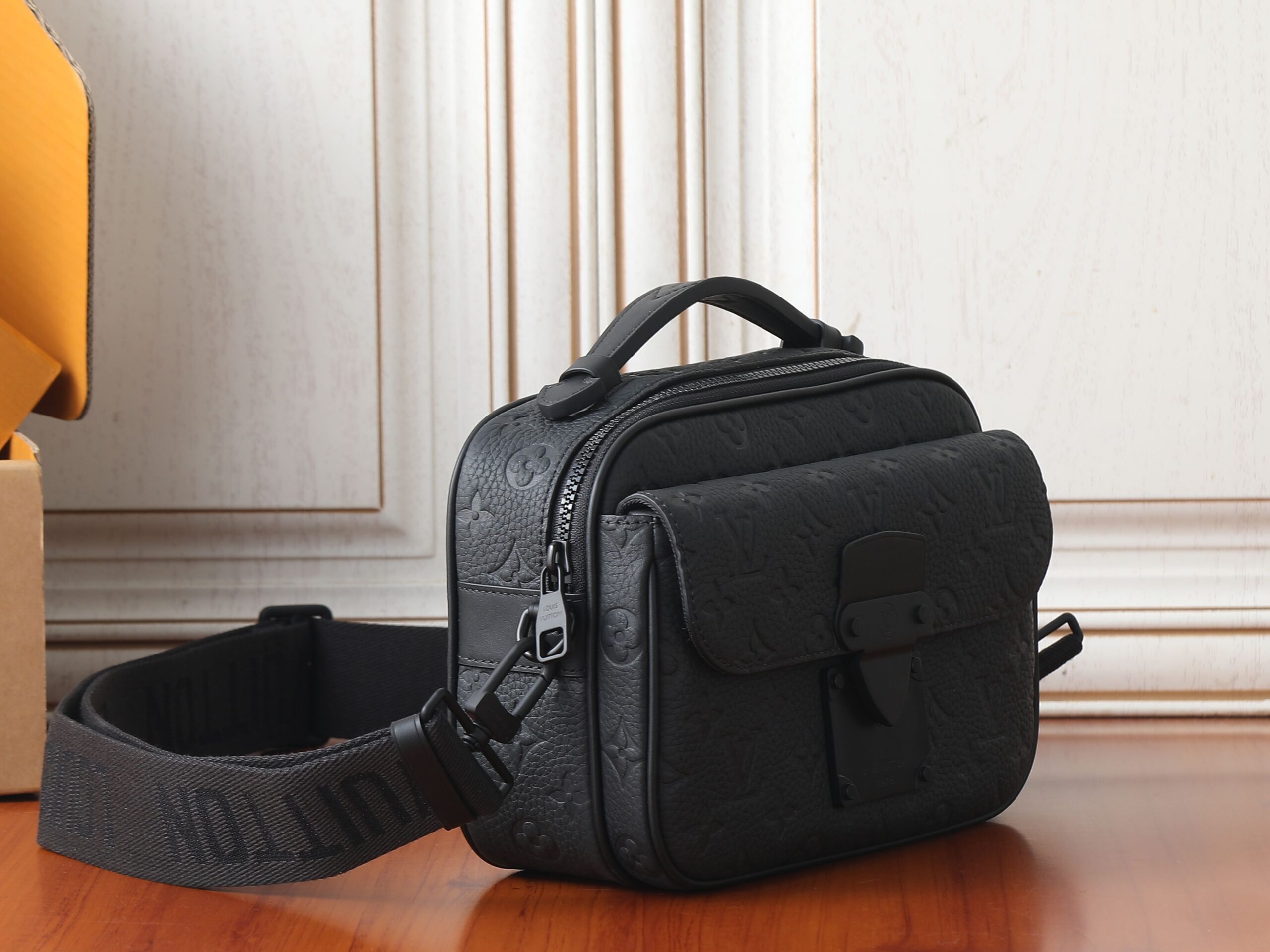 Louis Vuitton S Lock Messenger Bag M58489 - Image 2
