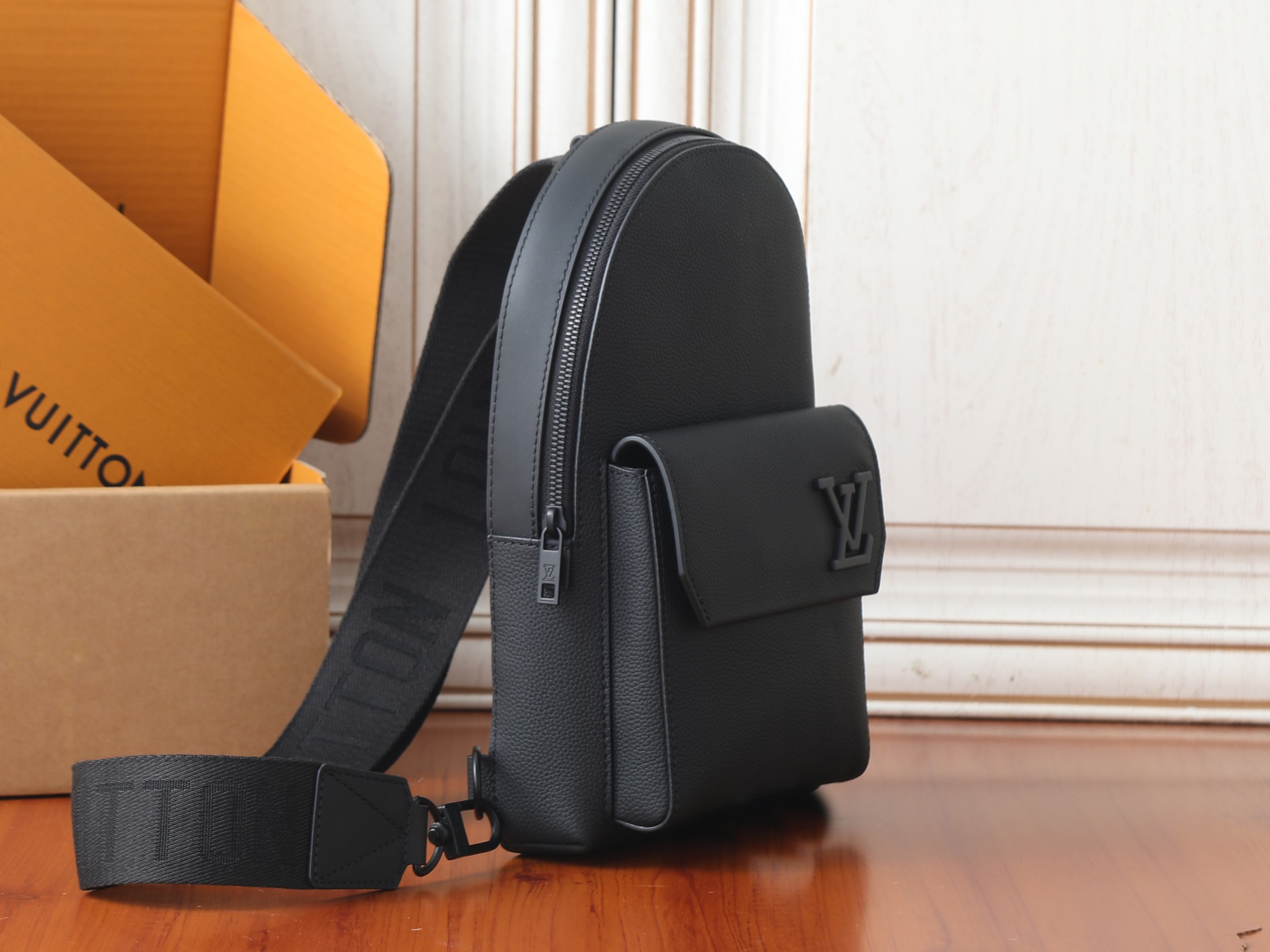 Louis Vuitton Aerogram Pilot Shoulder Bag M23736 - Image 2