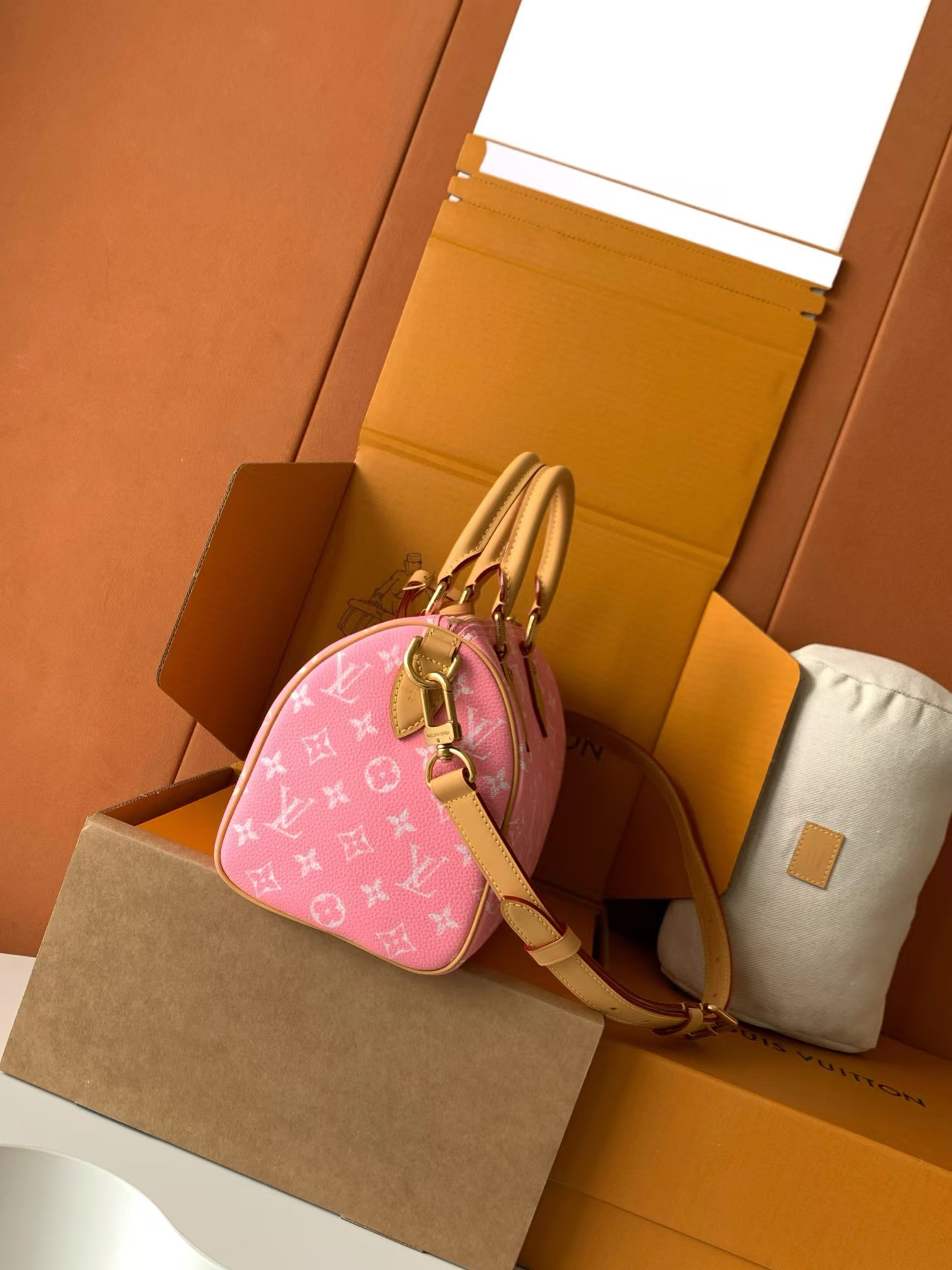 Speedy Bandoulière 25 Monogram Leather Handbag - Image 2