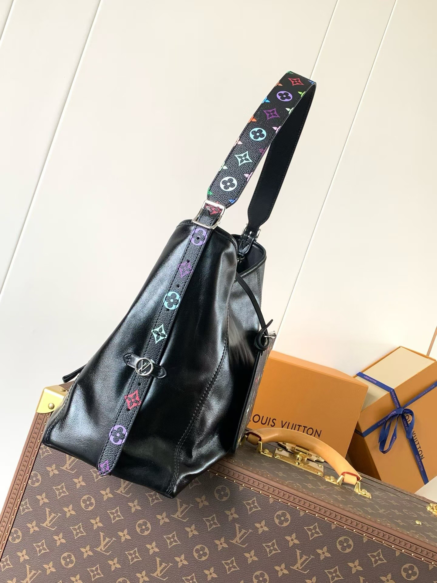 Louis Vuitton CarryAll Vibe Monogram Tote Bag - Image 2