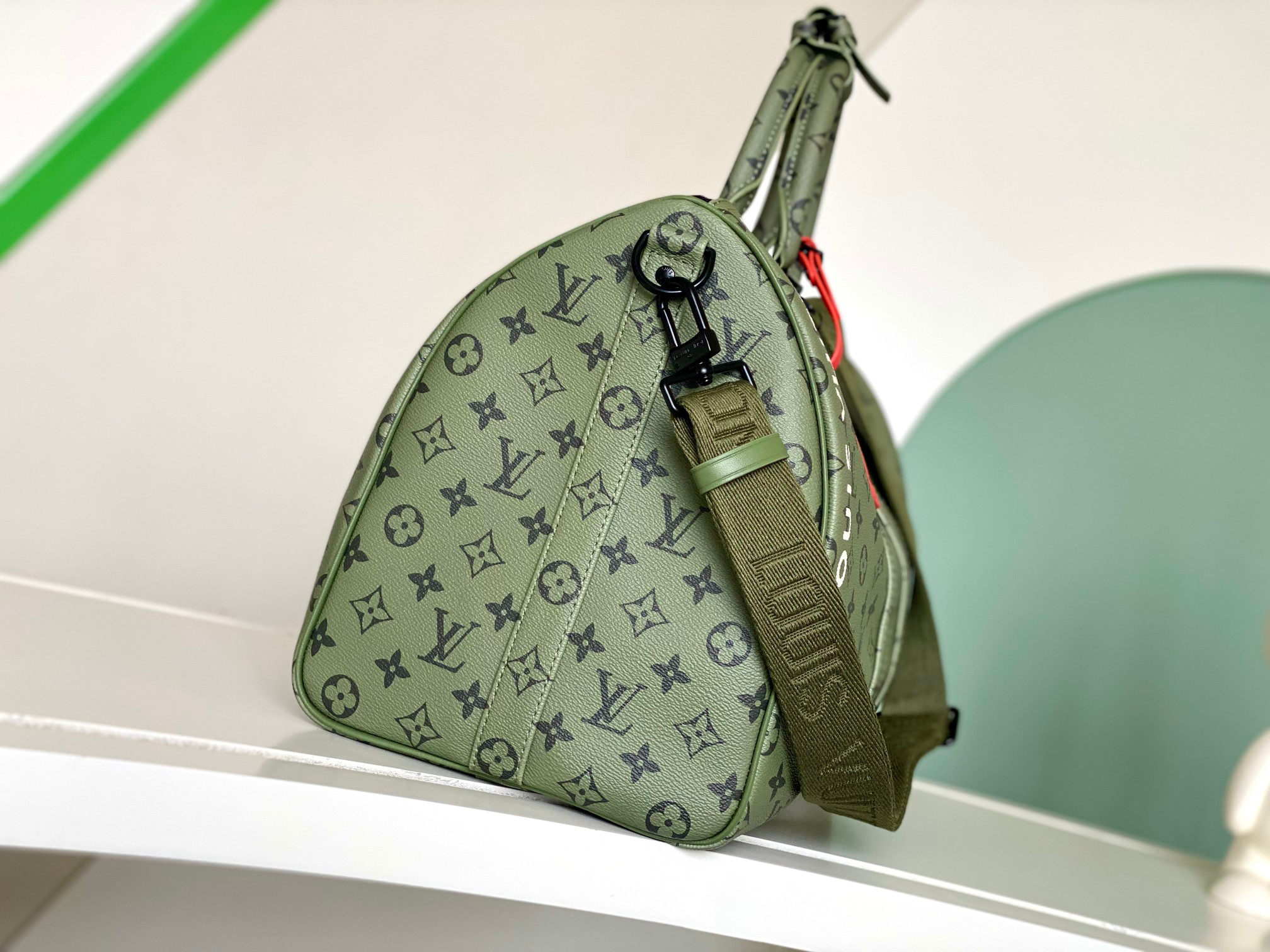Louis Vuitton Keepall Bandoulière 45 Travel Bag in Monogram Tones - Image 2