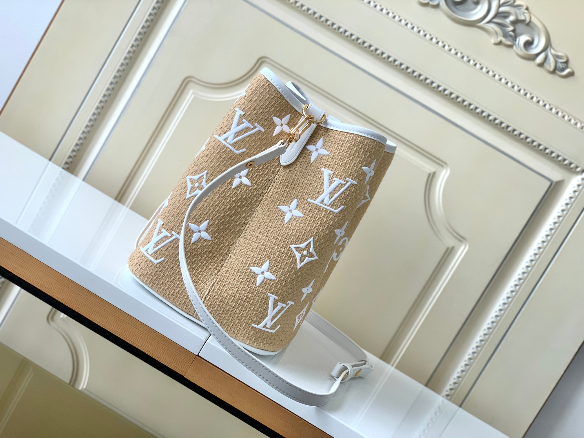 Louis Vuitton M23080 Bucket Bag - Image 2