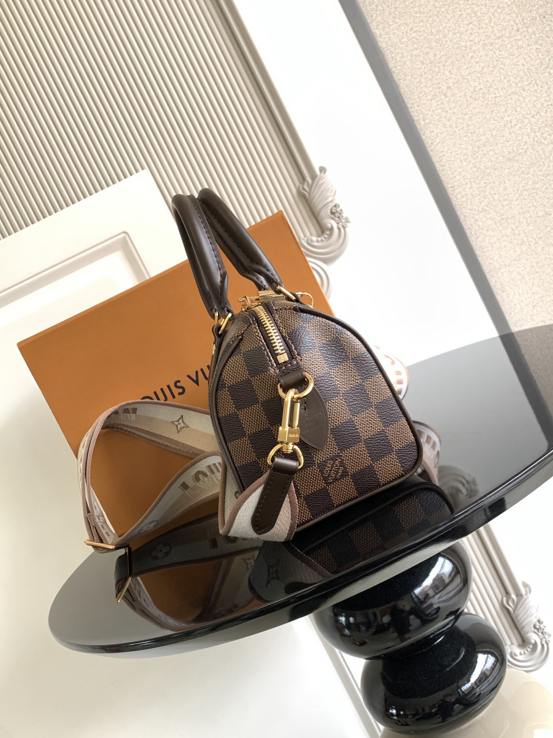 Louis Vuitton N40489 Monogram Crossbody Bag - Image 2