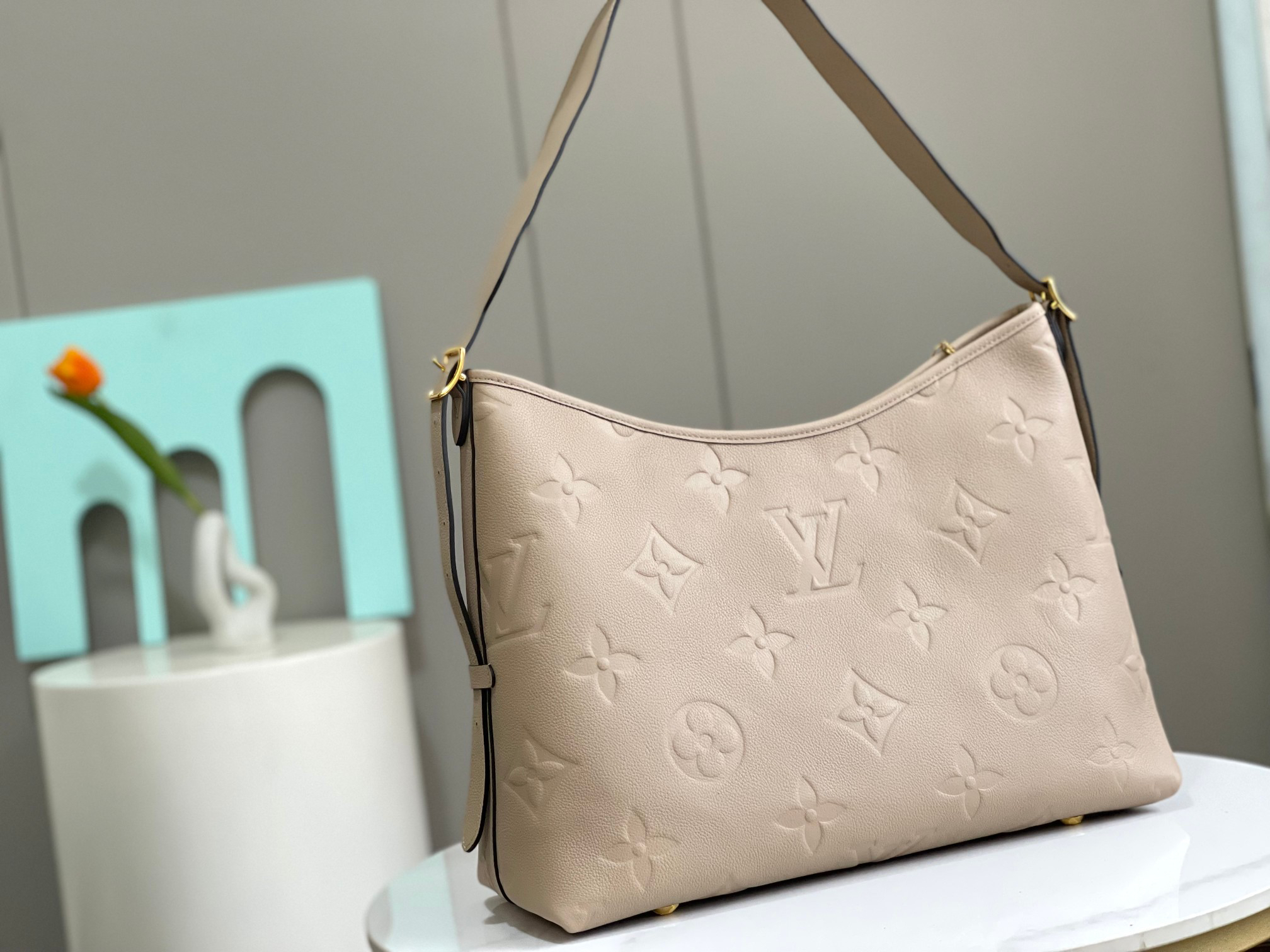 Louis Vuitton CarryAll M Handbag in Monogram Canvas - Image 2